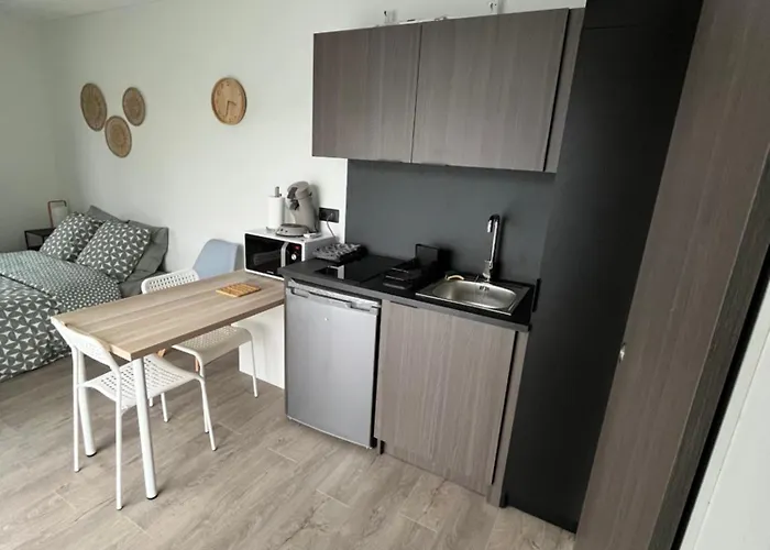 Proche Des Transports Tram Ligne F Et A * Mérignac